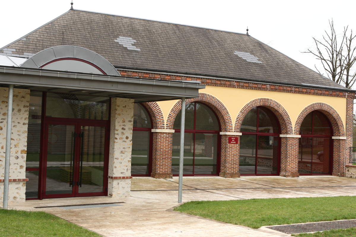 rehabilitation-de-deux-salles-et-creation-d-un-office-la-bazoche-gouet rehabilitation-de-deux-salles-et-creation-d-un-office-la-bazoche-gouet